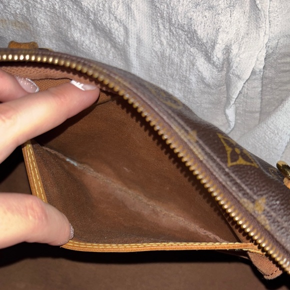 Louis Vuitton Montorgueil Classic Brown Monogram Shoulder Bag - Picture 13 of 16